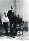 Lucas Roelof met zoon Willem en kleinzoon Lucas Roelof